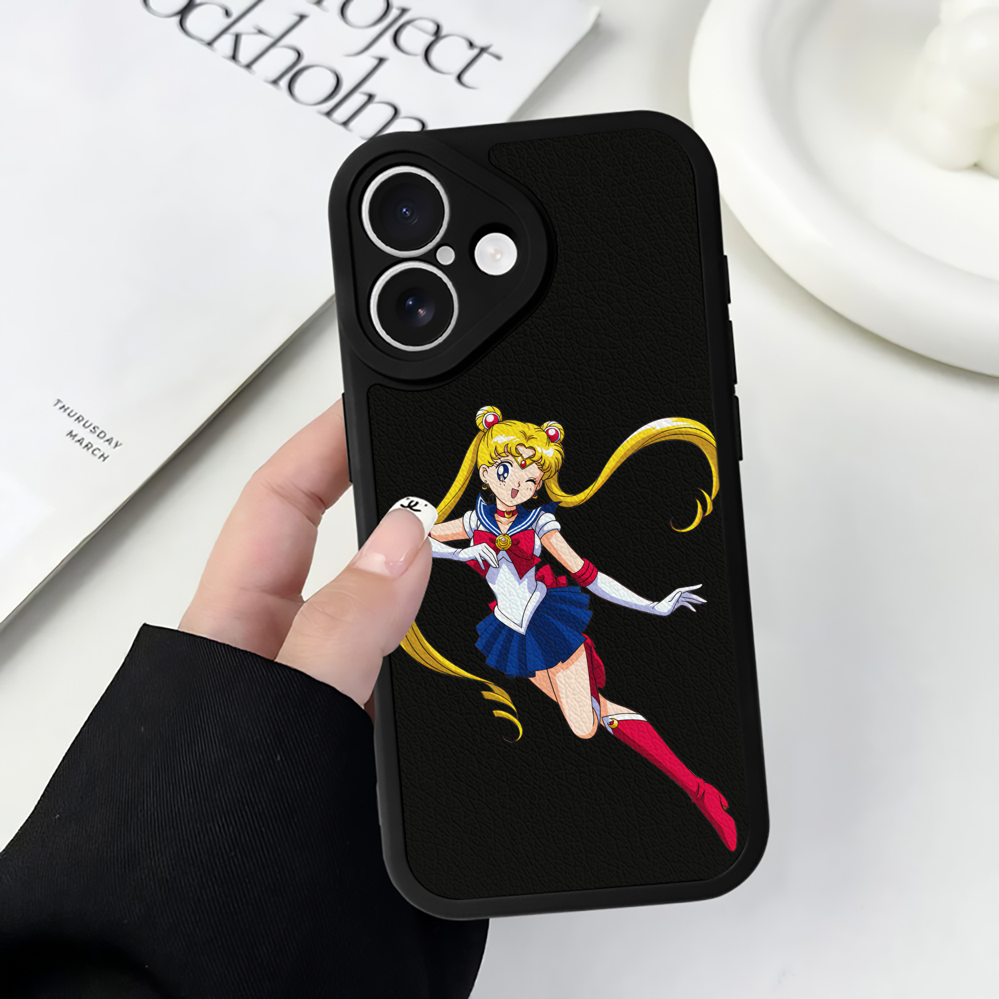 （画像用） 美少女戦士セーラームーン 月野 うさぎ つきの うさぎ Sailor Moon Tsukino Usagi 【iPhone 16シリーズ対応】シリコンスマホケース（レザー調） 材質：シリコン